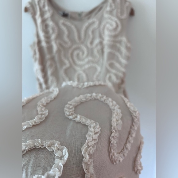 VINTAGE Linen-Like Beige Sleeveless Dress with 3D Ruffled Ribbon Details - Picture 5 of 13